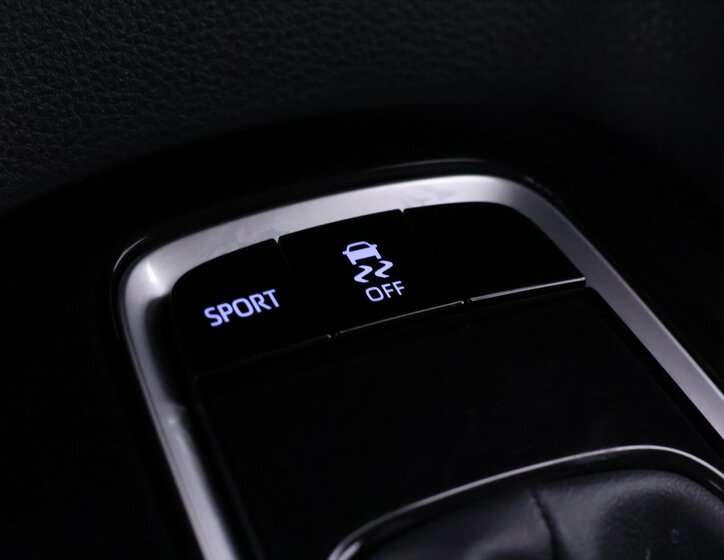 Toyota Corolla Sedan / Limuzína 1,5 l 92 kw