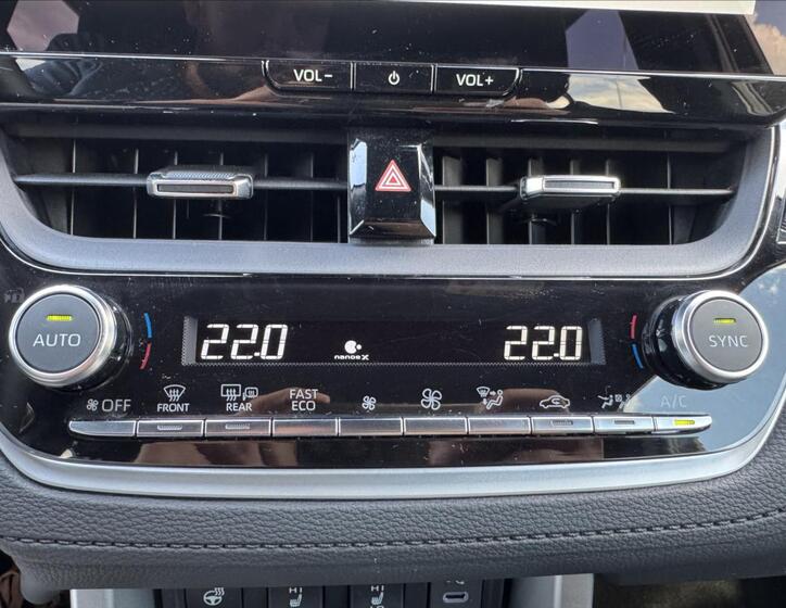 Toyota Corolla Cross 8