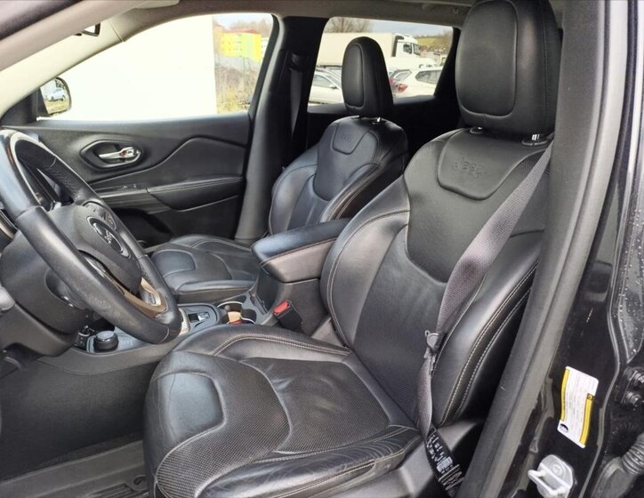 Jeep Cherokee SUV 3,2 l 200 kw