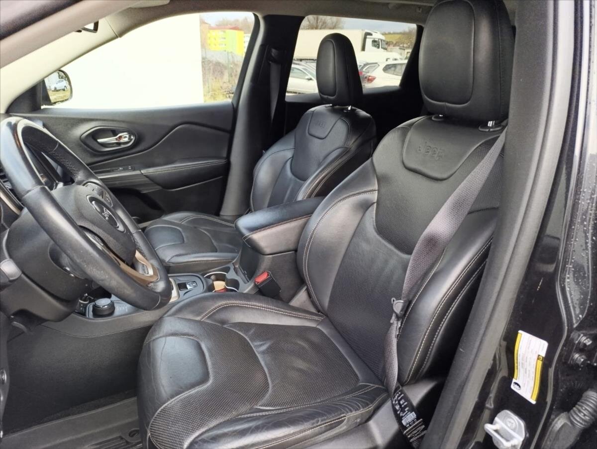 Jeep Cherokee SUV 3,2 l 200 kw