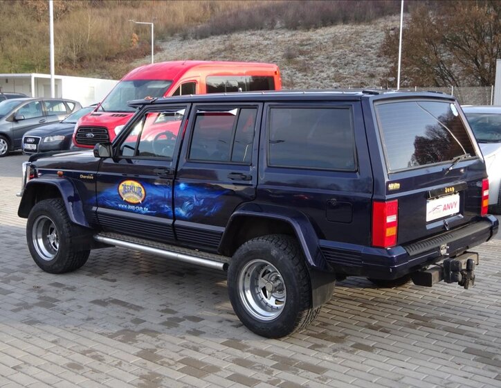 Jeep Cherokee SUV 4,0 l 136 kw