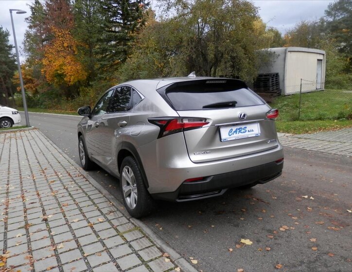 Lexus NX 300h 7