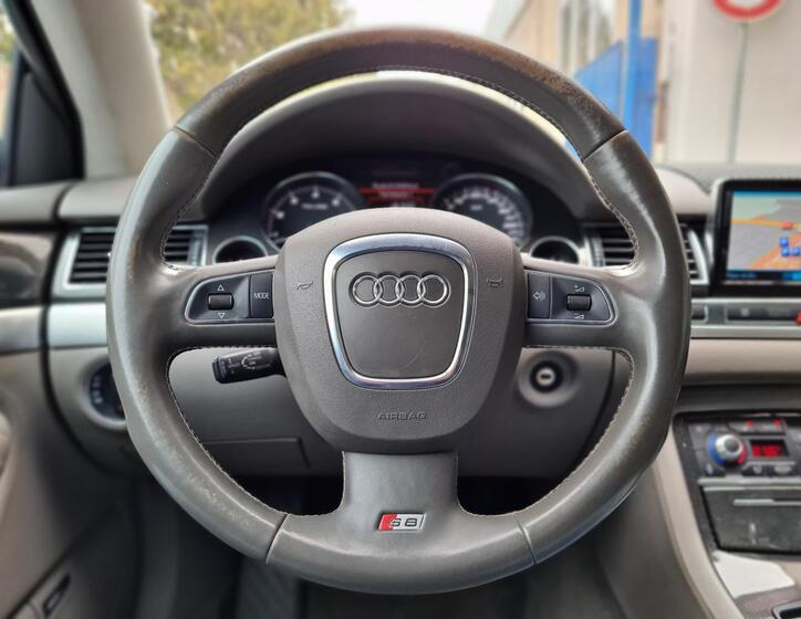 Audi S8 25