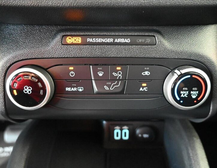 Ford Kuga SUV / Terénní 1,5 l 88 kw