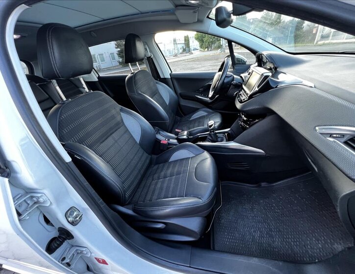 Peugeot 2008 SUV / Terénní 1,6 l 84 kw