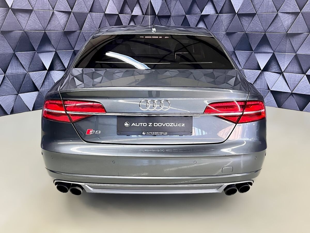 Audi S8 Sedan / Limuzína 4,0 l 382 kw