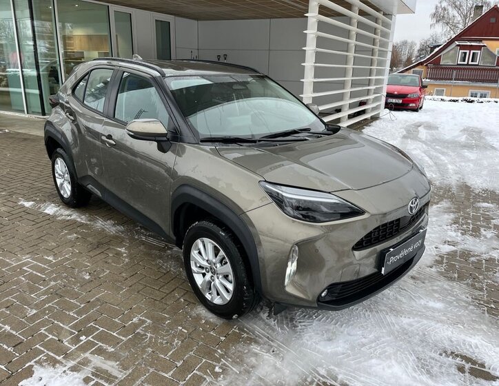 Toyota Yaris Cross 8