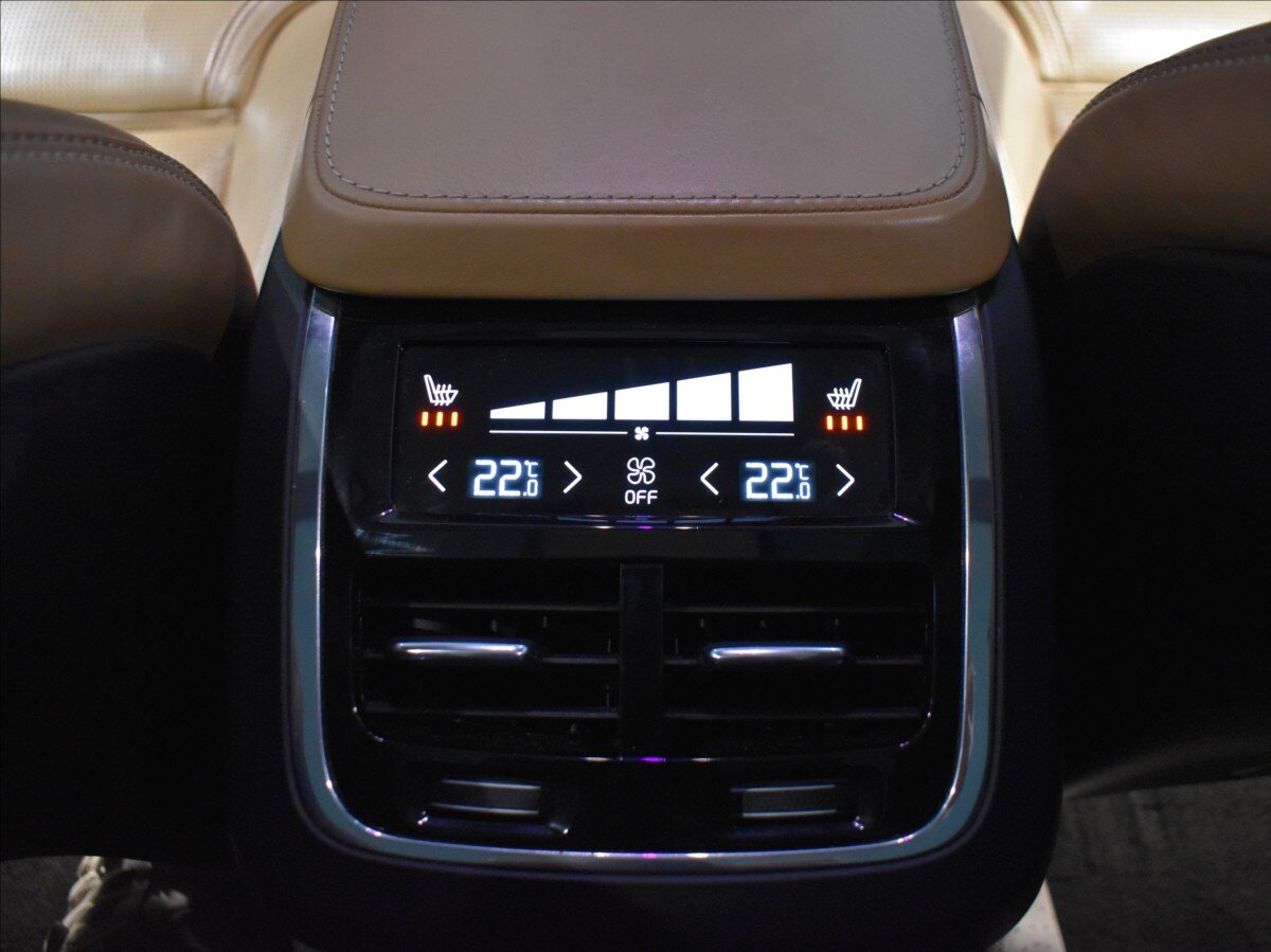 Volvo XC90 SUV 2,0 l 165 kw