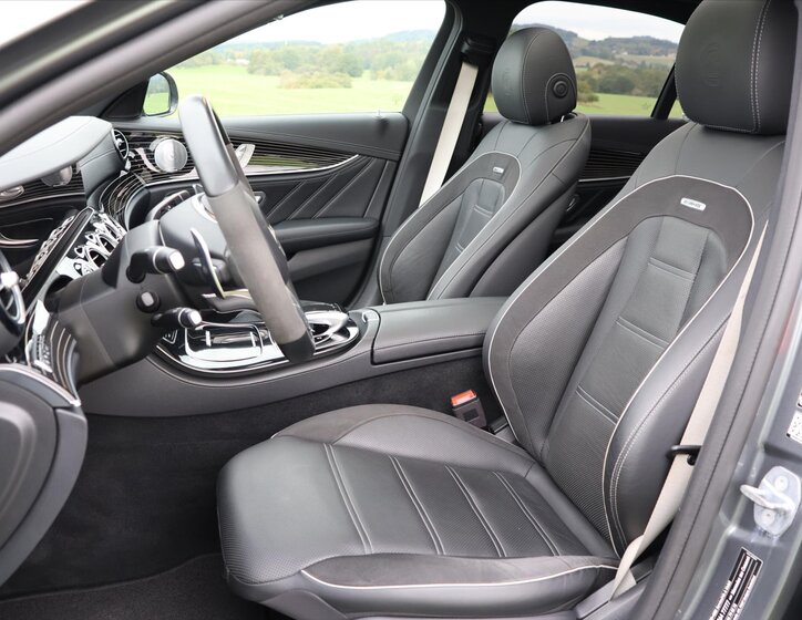 Mercedes-Benz Třídy E 12