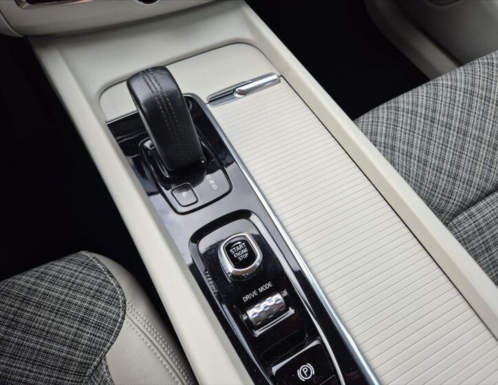 Volvo XC60 SUV / Terénní 2,0 l 145 kw