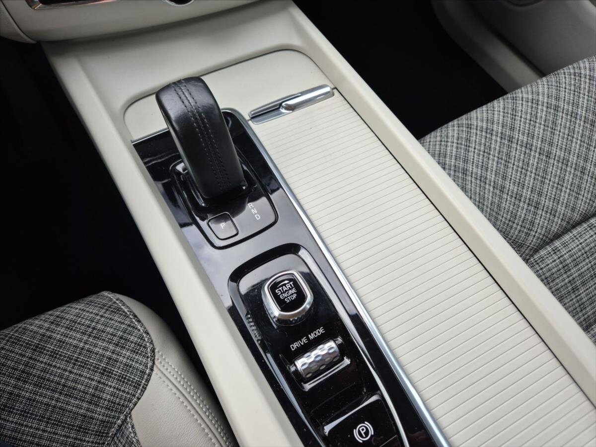 Volvo XC60 SUV / Terénní 2,0 l 145 kw