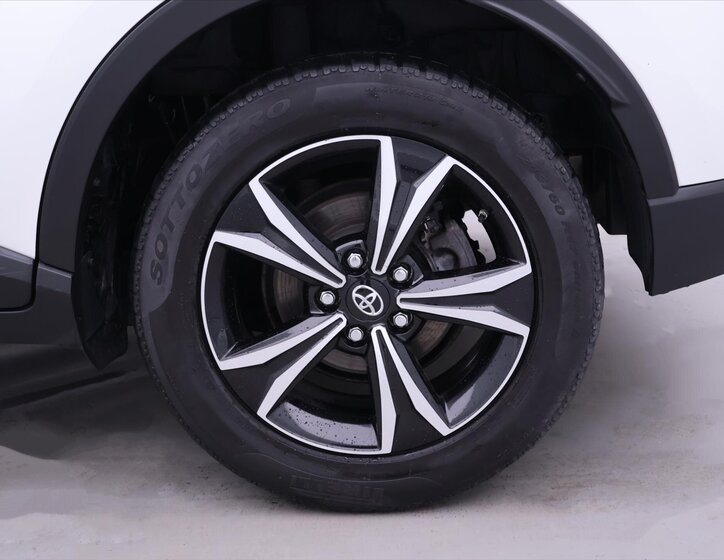 Toyota C-HR SUV / Terénní 1,2 l 85 kw