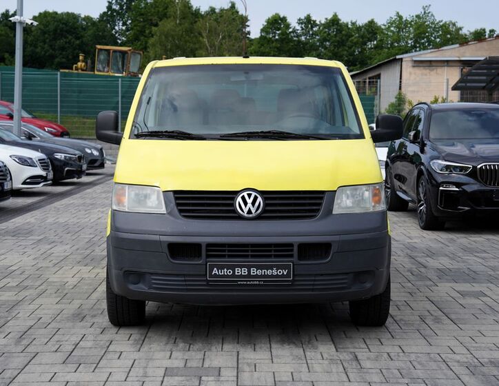 Volkswagen Caravelle 1