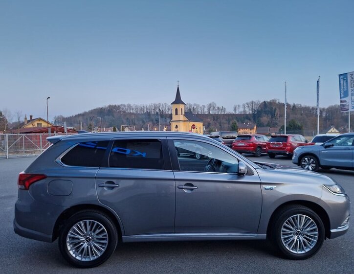 Mitsubishi Outlander SUV / Terénní 2,4 l 165 kw