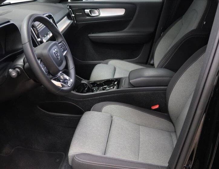 Volvo XC40 Kombi 2,0 l 145 kw