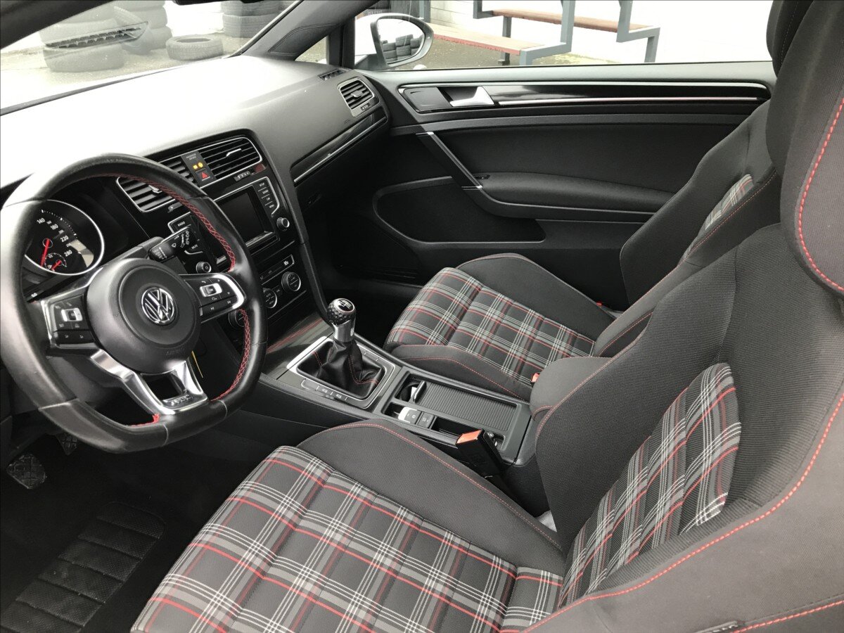 Volkswagen Golf Hatchback 2,0 l 169 kw