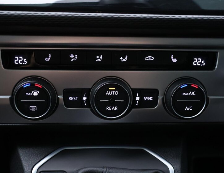 Volkswagen Multivan 22