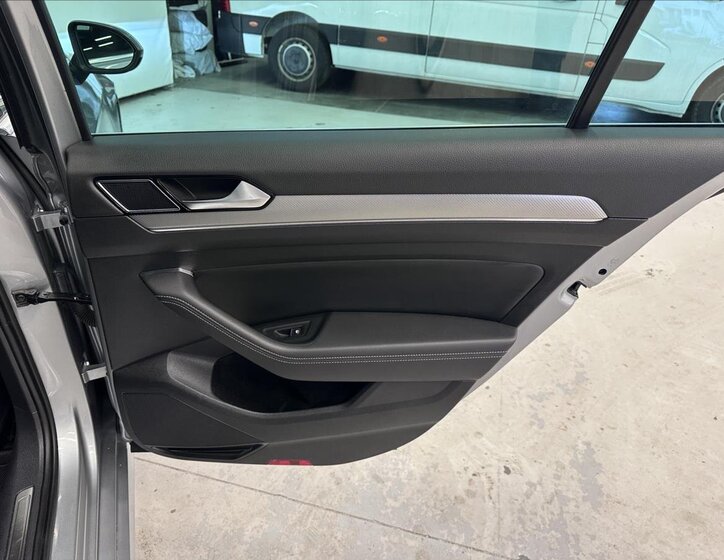 Volkswagen Passat Sedan 2,0 l 162 kw