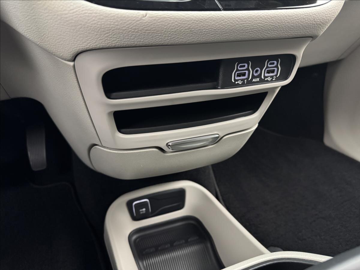 Chrysler Pacifica MPV 3,6 l 214 kw