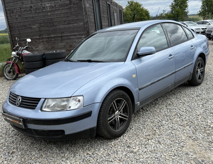 Volkswagen Passat 1