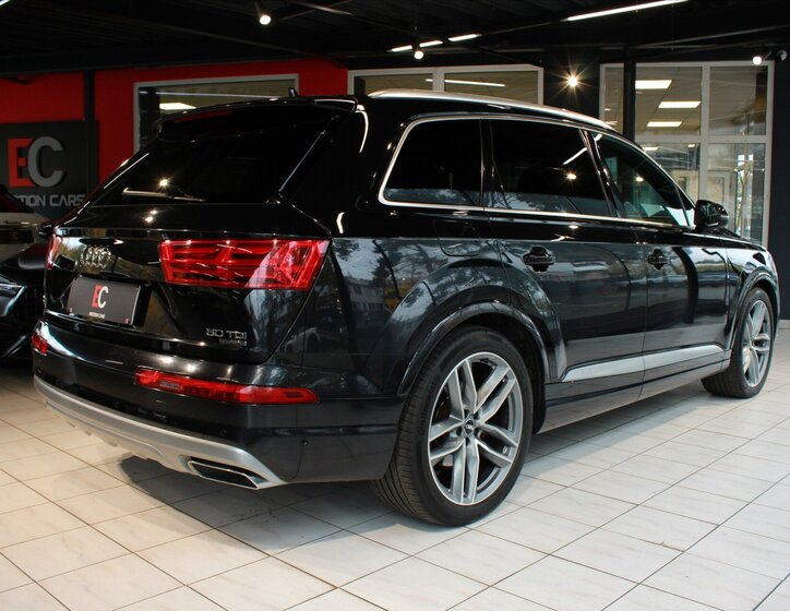 Audi Q7 6