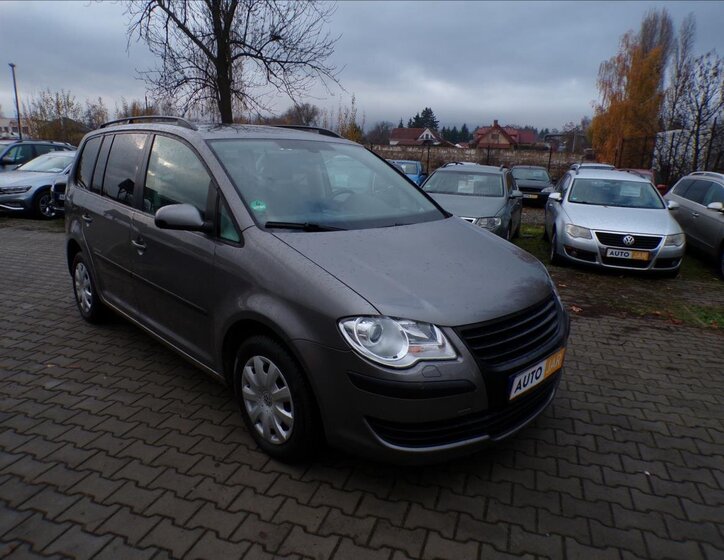 Volkswagen Touran 1