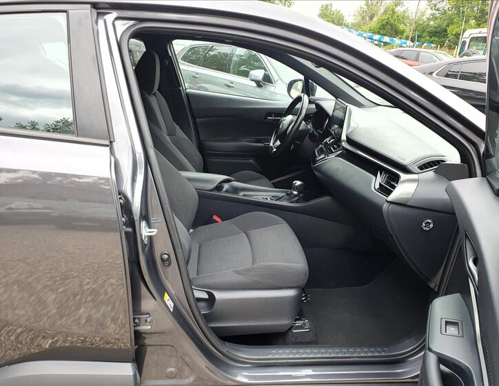 Toyota C-HR Hatchback 1,8 l 72 kw