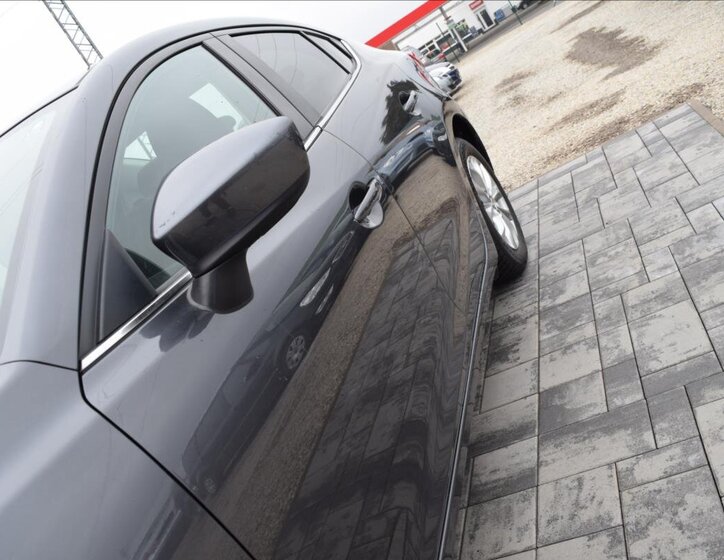 Mazda 3 Sedan / Limuzína 1,5 l 74 kw