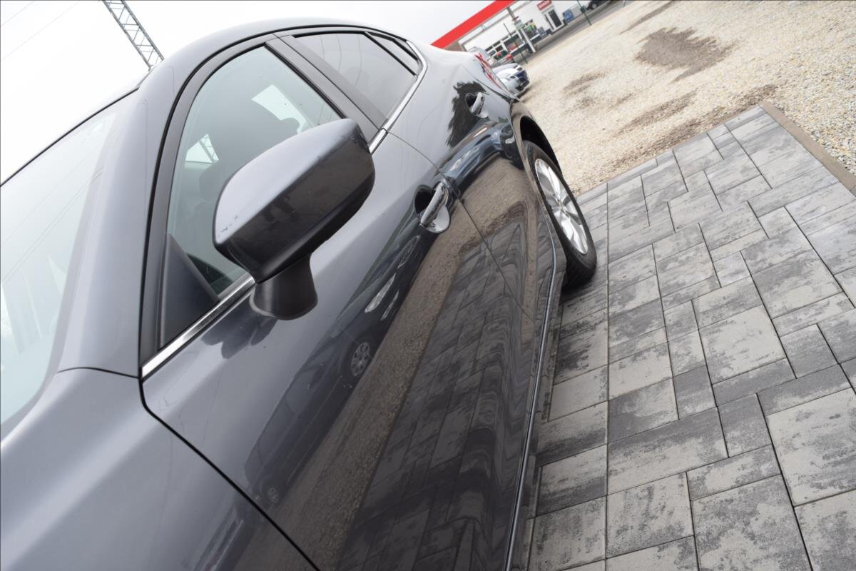 Mazda 3 Sedan / Limuzína 1,5 l 74 kw