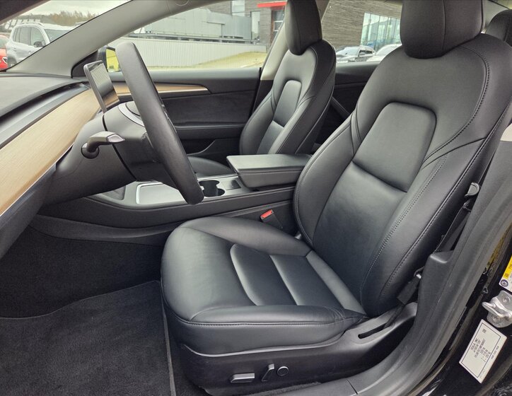 Tesla Model 3 Sedan 0,0 377 kw