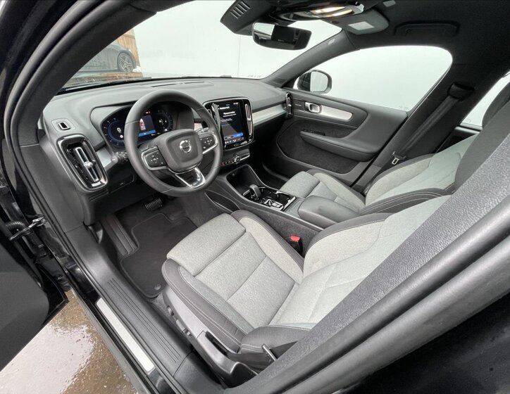 Volvo XC40 SUV / Terénní 2,0 l 145 kw