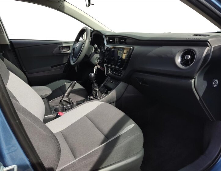 Toyota Auris Kombi 1,3 l 73 kw