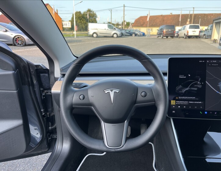 Tesla Model 3 26