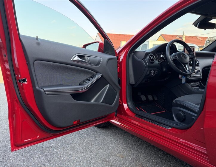 Mercedes-Benz Třídy A Hatchback 1,6 l 90 kw