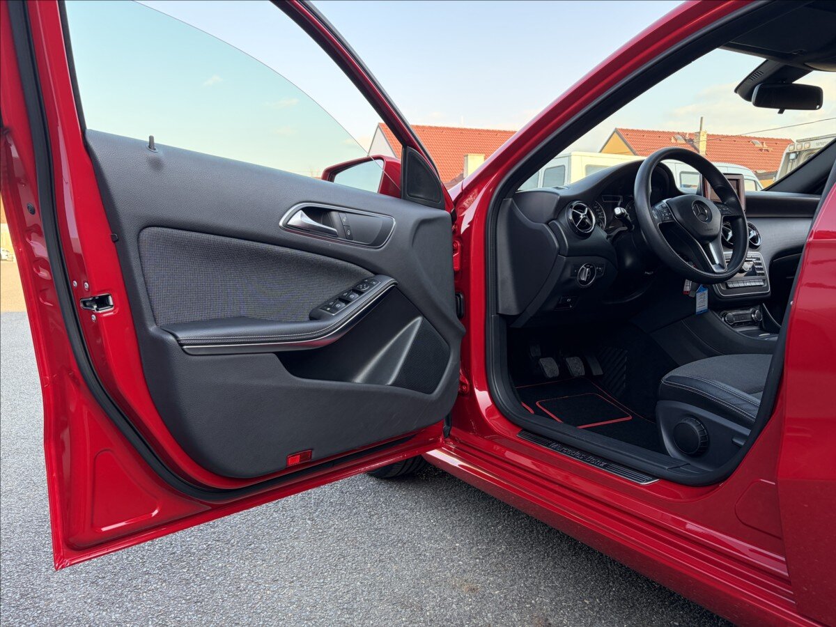 Mercedes-Benz Třídy A Hatchback 1,6 l 90 kw