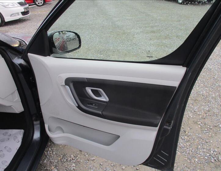 Škoda Roomster 10