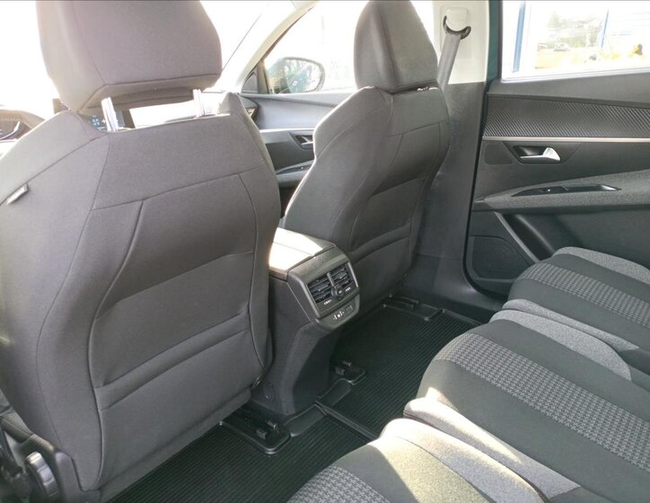 Peugeot 5008 SUV 1,2 l 96 kw