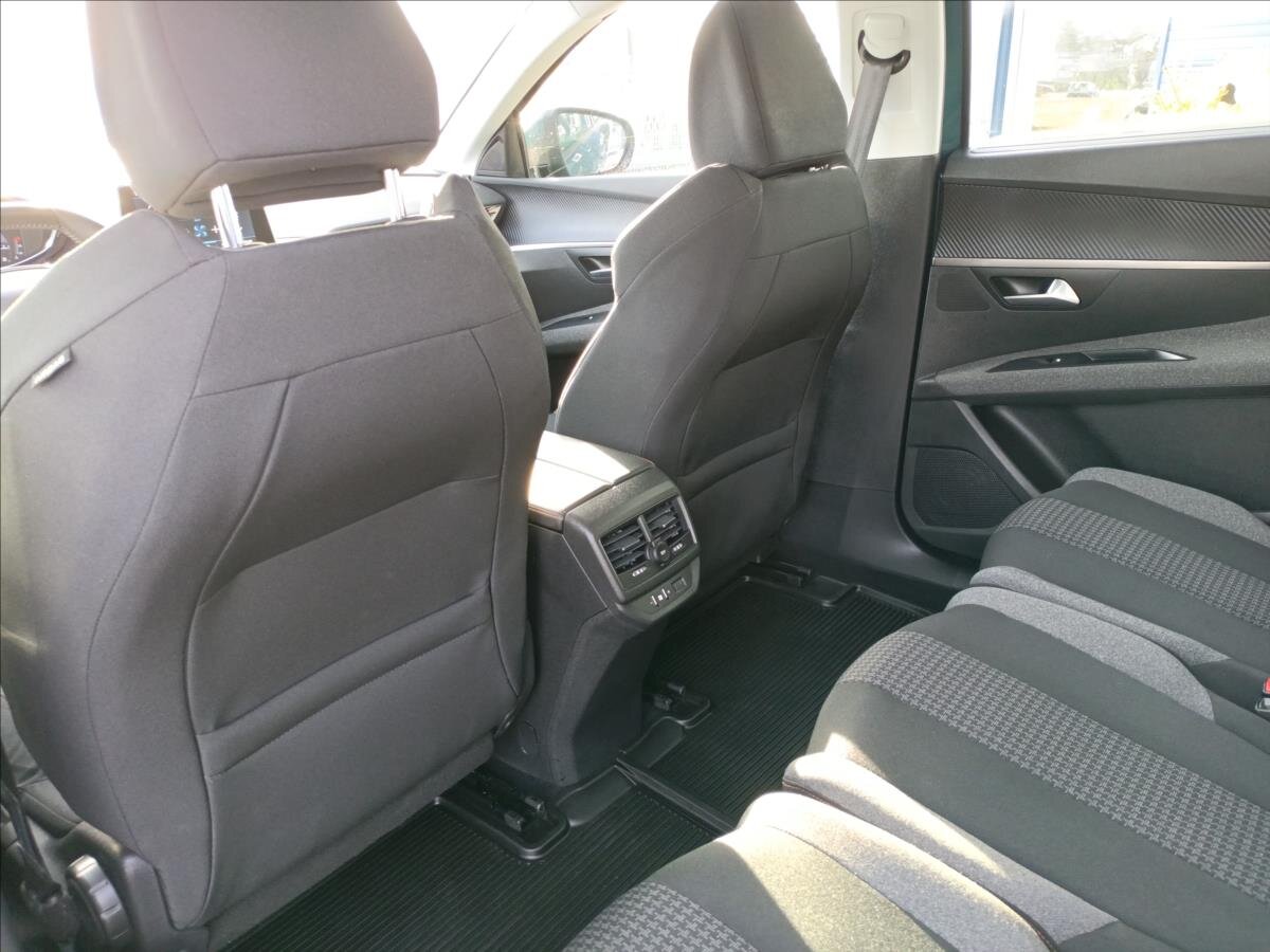 Peugeot 5008 SUV 1,2 l 96 kw