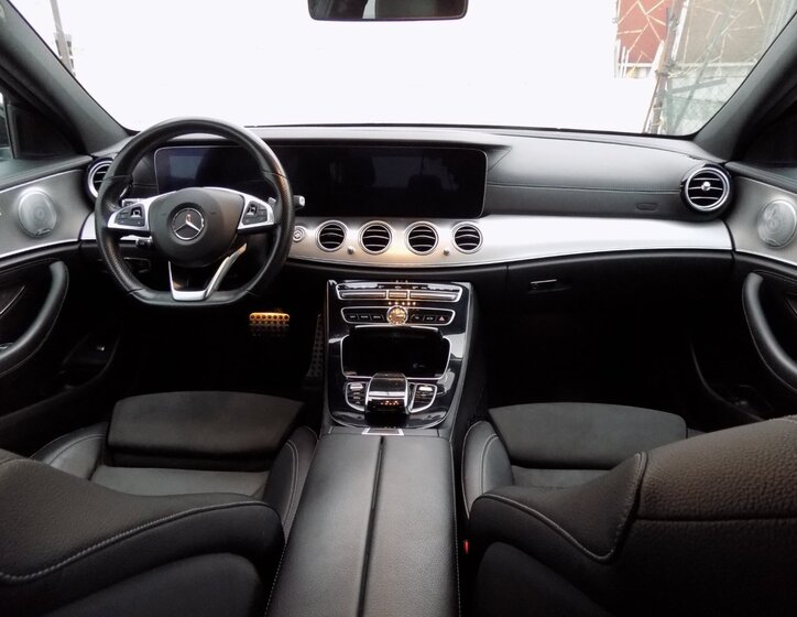 Mercedes-Benz Třídy E Sedan 3,0 l 190 kw