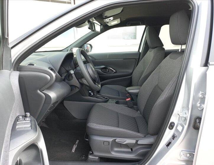 Toyota Yaris Cross CUV / Crossover 1,5 l 68 kw