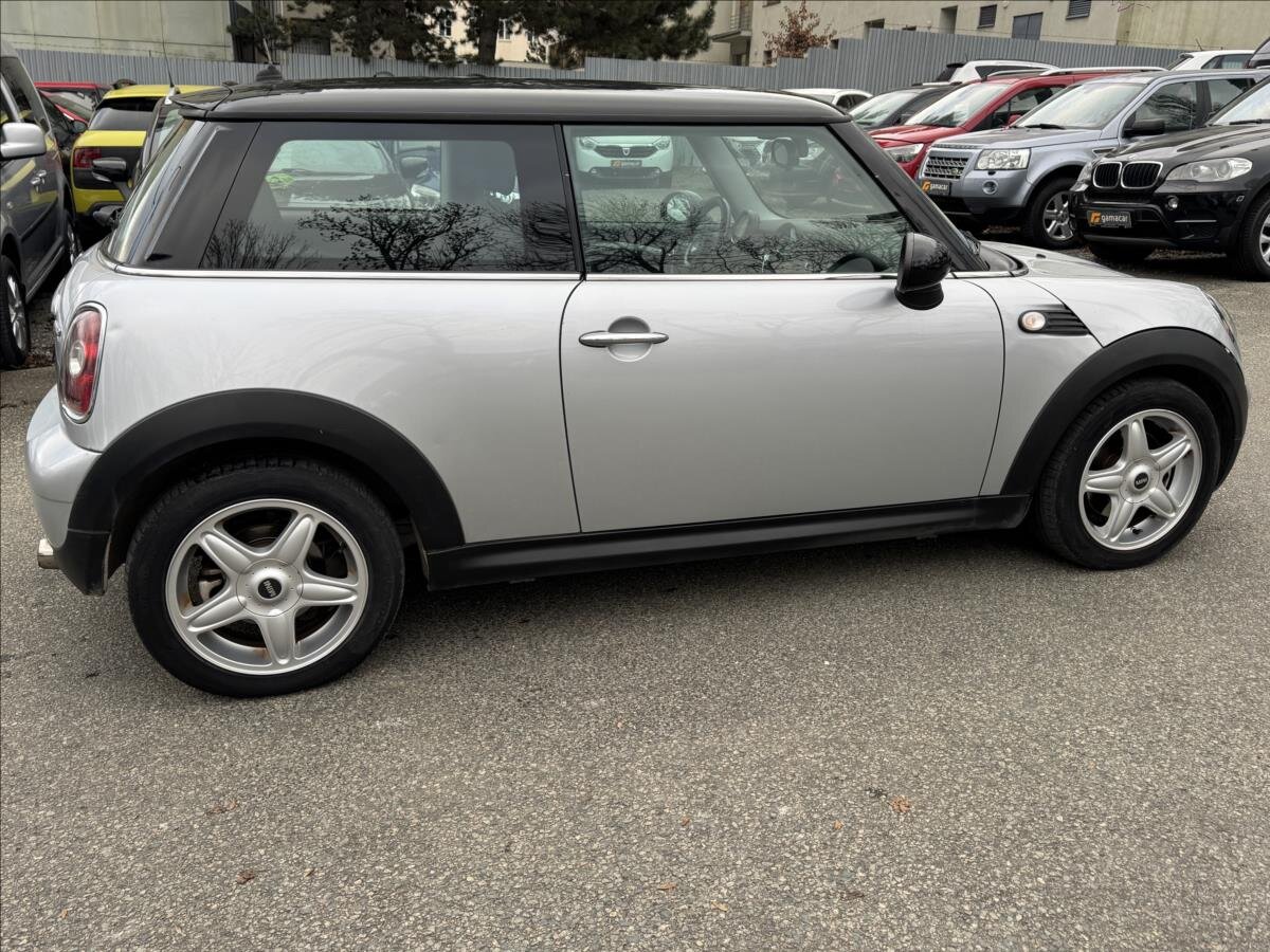 Mini Cooper Hatchback 1,6 l 88 kw