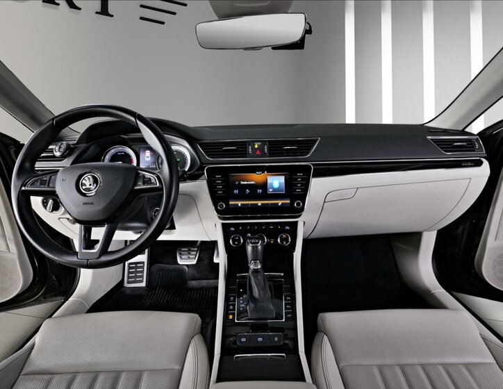 Škoda Superb Sedan / Limuzína 2,0 l 200 kw