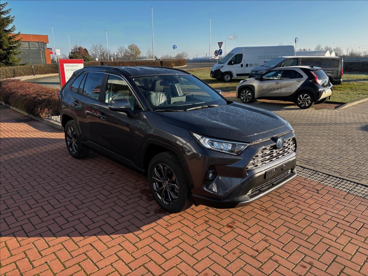 Toyota RAV4 SUV 2,5 l 163 kw