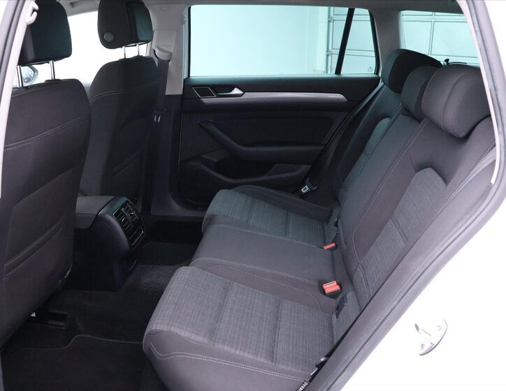 Volkswagen Passat 13