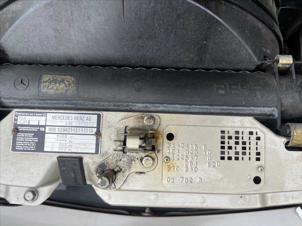 Mercedes-Benz 124 Sedan / Limuzína 2,3 l 97 kw