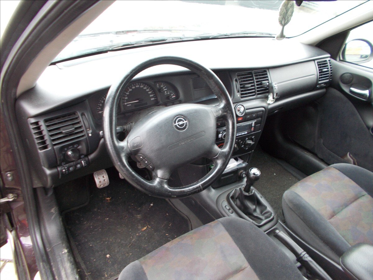 Opel Vectra Sedan 1,6 l 74 kw