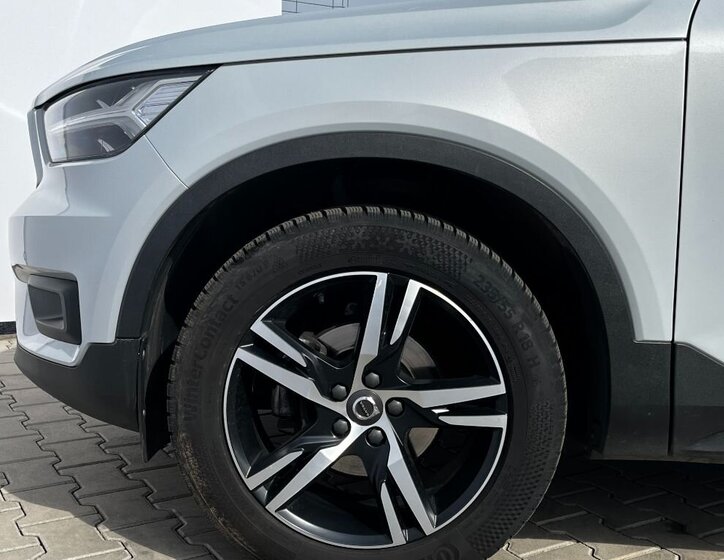 Volvo XC40 SUV / Terénní 1,5 l 120 kw