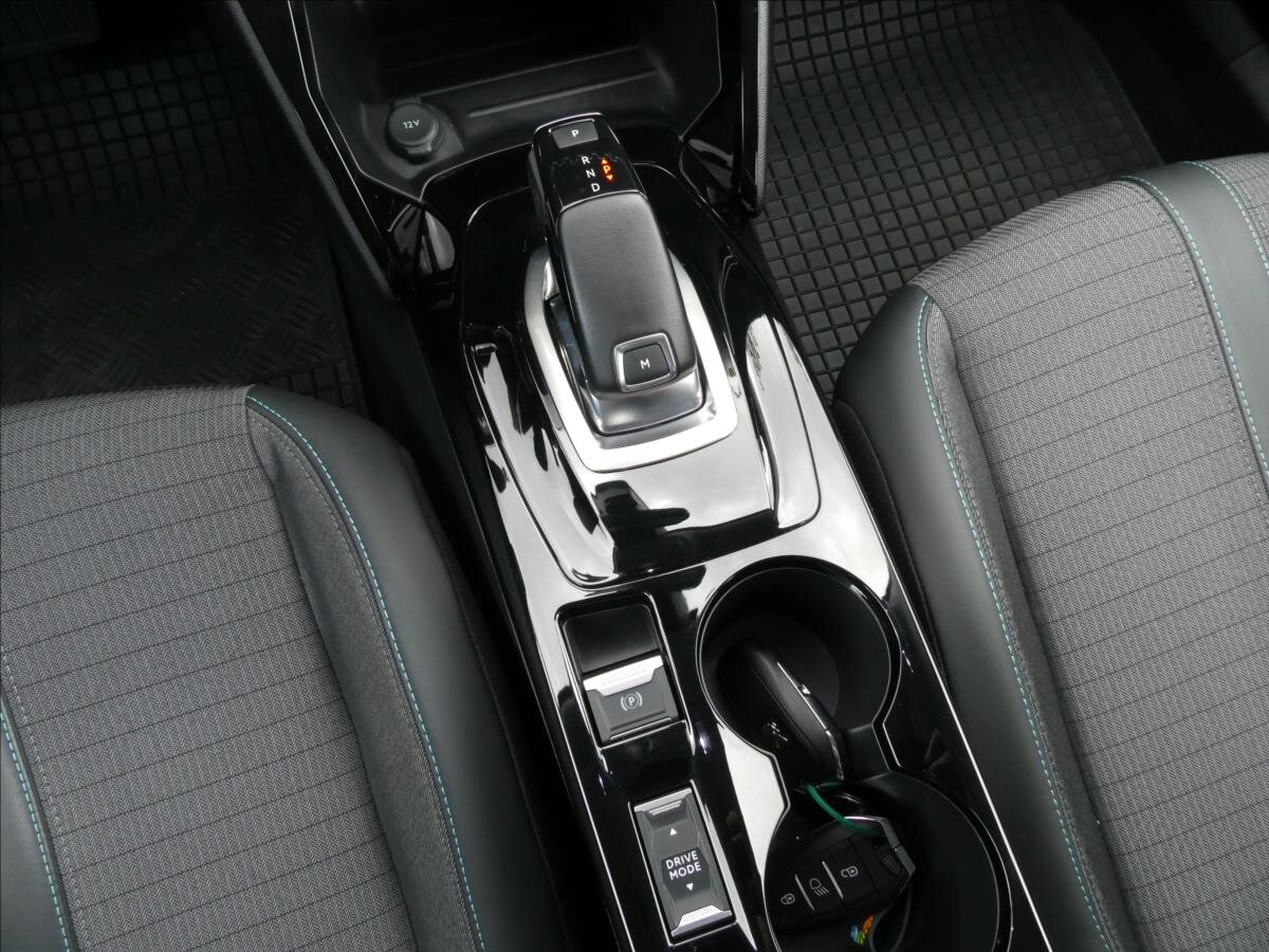 Peugeot 2008 SUV 1,2 l 96 kw