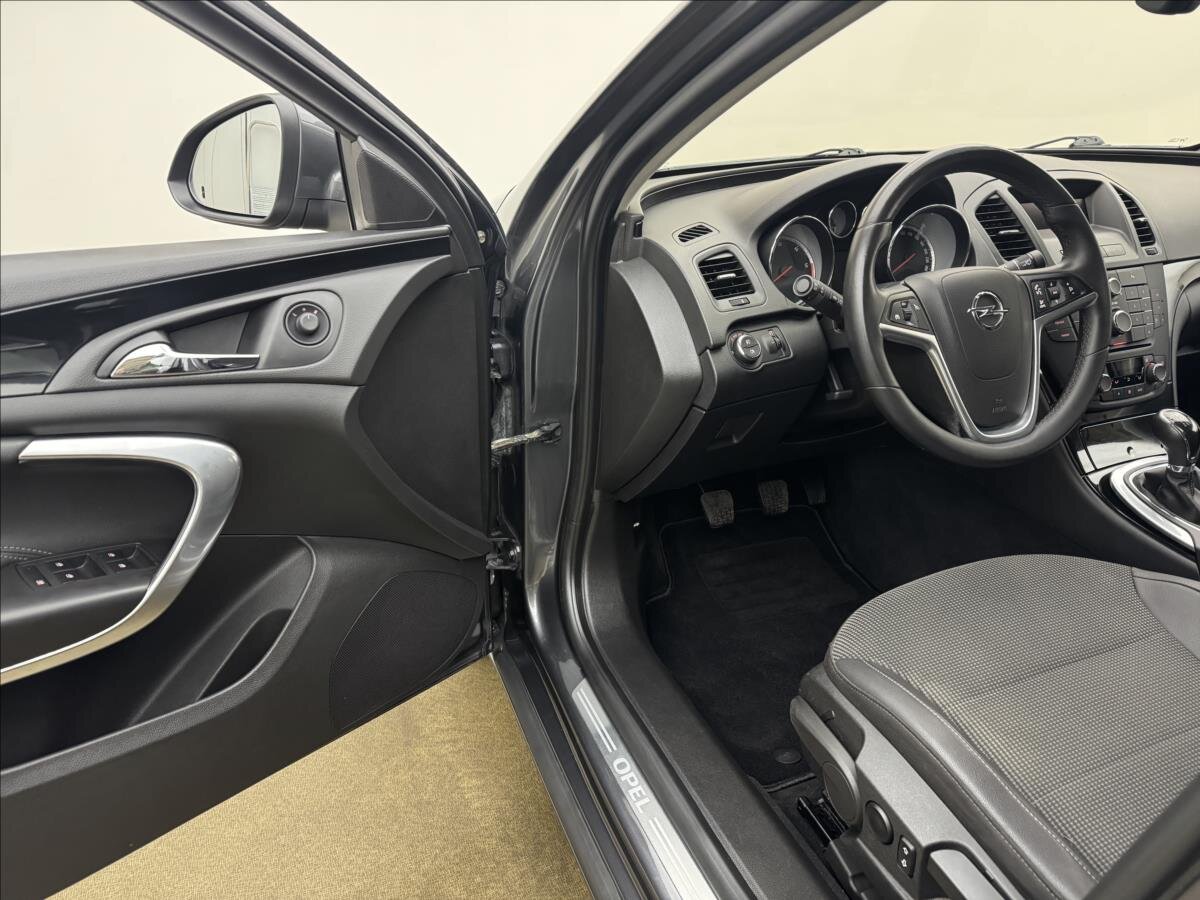 Opel Insignia Sedan / Limuzína 2,0 l 118 kw