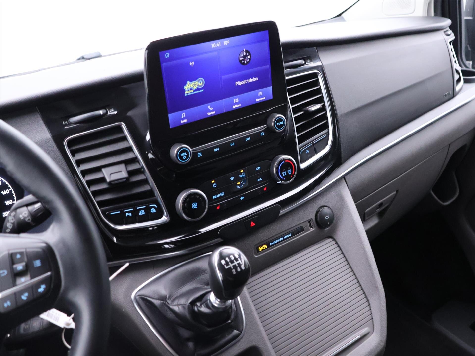 Ford Tourneo Custom Kombi 2,0 l 95 kw